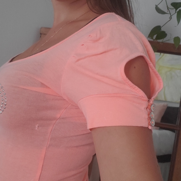 Guess peach shirt - Picture 2 of 4